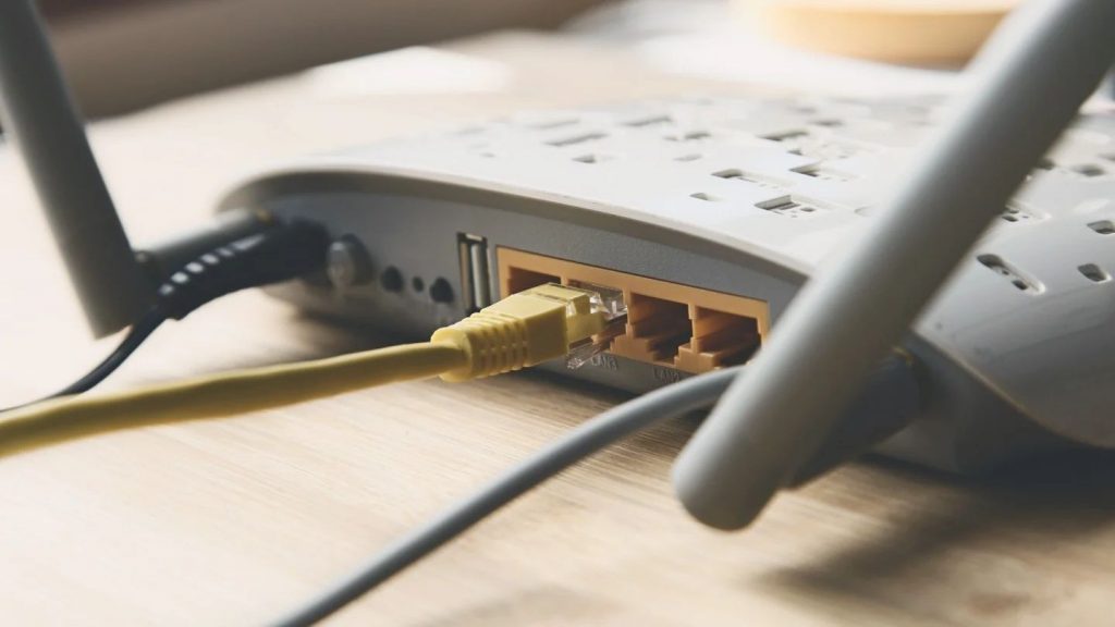 Put your router’s antennas in different directions